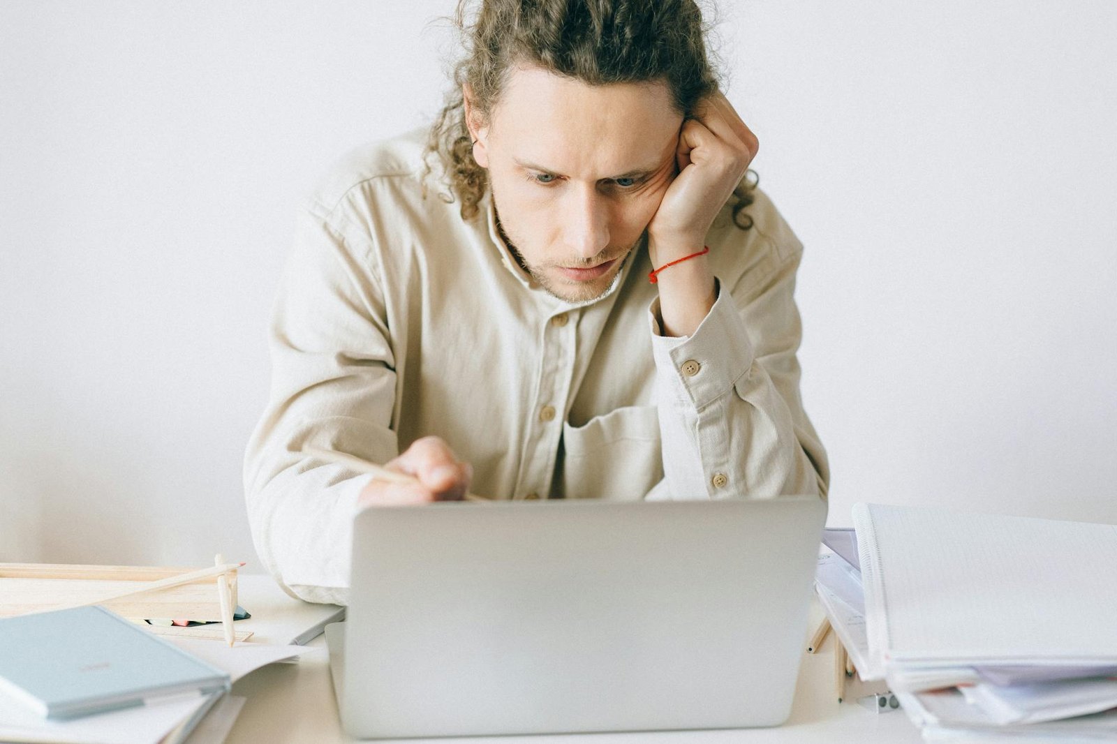 استخدام الهاتف داخل الحياة الاجتماعية المعاصرة